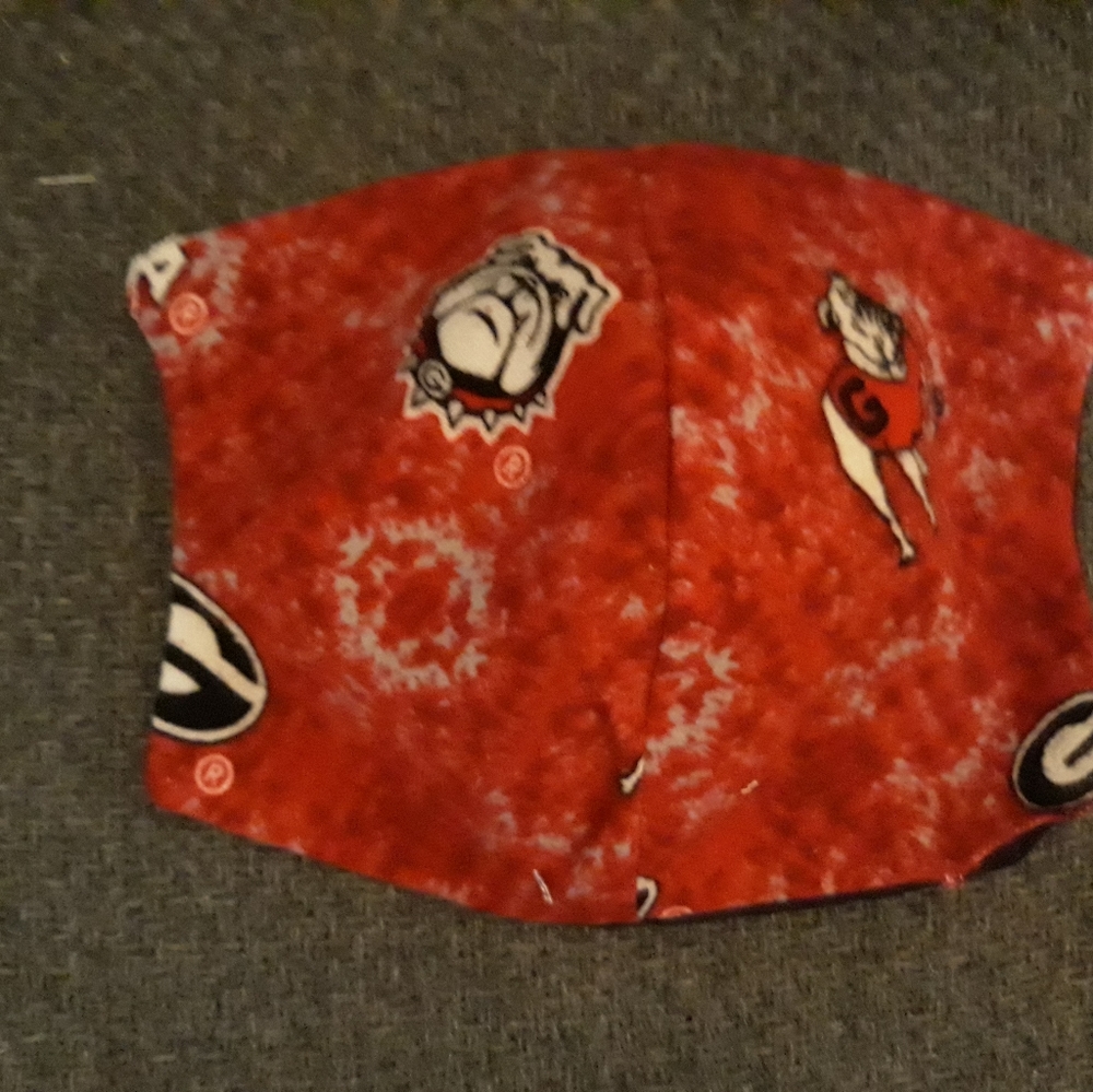 Reversible face mask, Georgia Bulldogs design